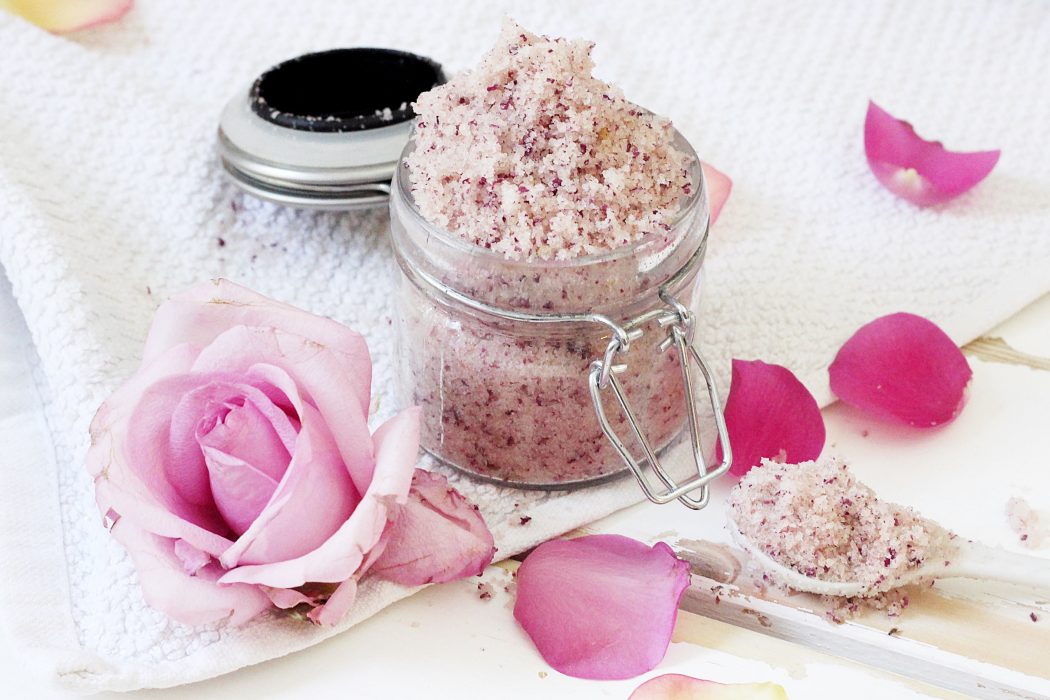 http://madmoisell.com/diy-koerperpeeling-rose-salz-selbermachen/