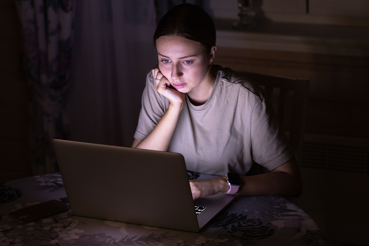 Príliš časté sedenie neovplyvňuje len naše zdravie, ale i psychiku