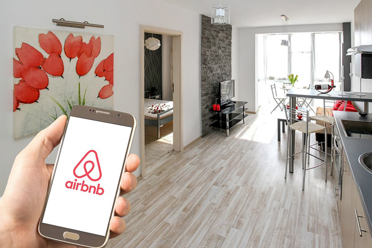 Chlapík dostal bizarnú správu od majiteľa ubytovania na Airbnb. Z jej obsahu si všetci uťahujú