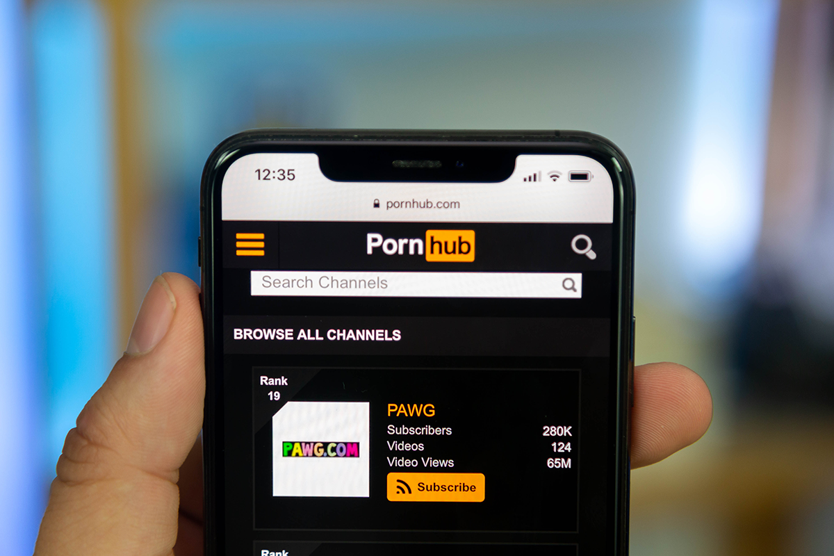 PornHub chce donútiť ľudí, aby dodržiavali karanténu. Poskytne svetu prémiový obsah zdarma