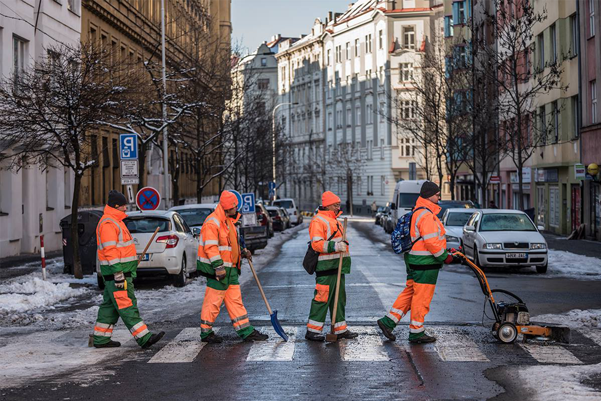 The Beatles či Bohemian Rhapsody: Pracovníci Pražských služieb prerábajú ikonické fotky