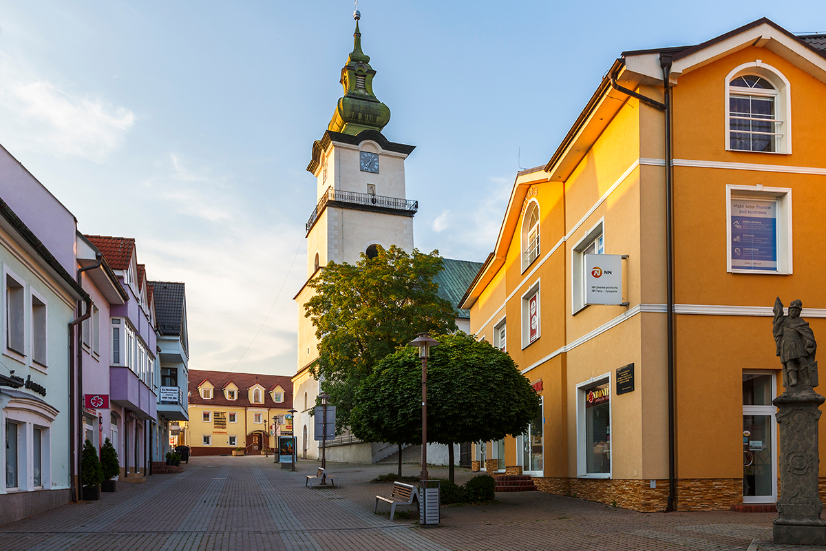 Prievidza je mesto divov. Naša fanúšička zbiera najväčšie bizarnosti, ktoré sa tu udiali