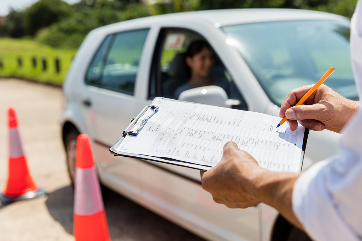 Slováci sa podelili o vtipné zážitky z autoškoly, na ktoré nikdy nezabudnú