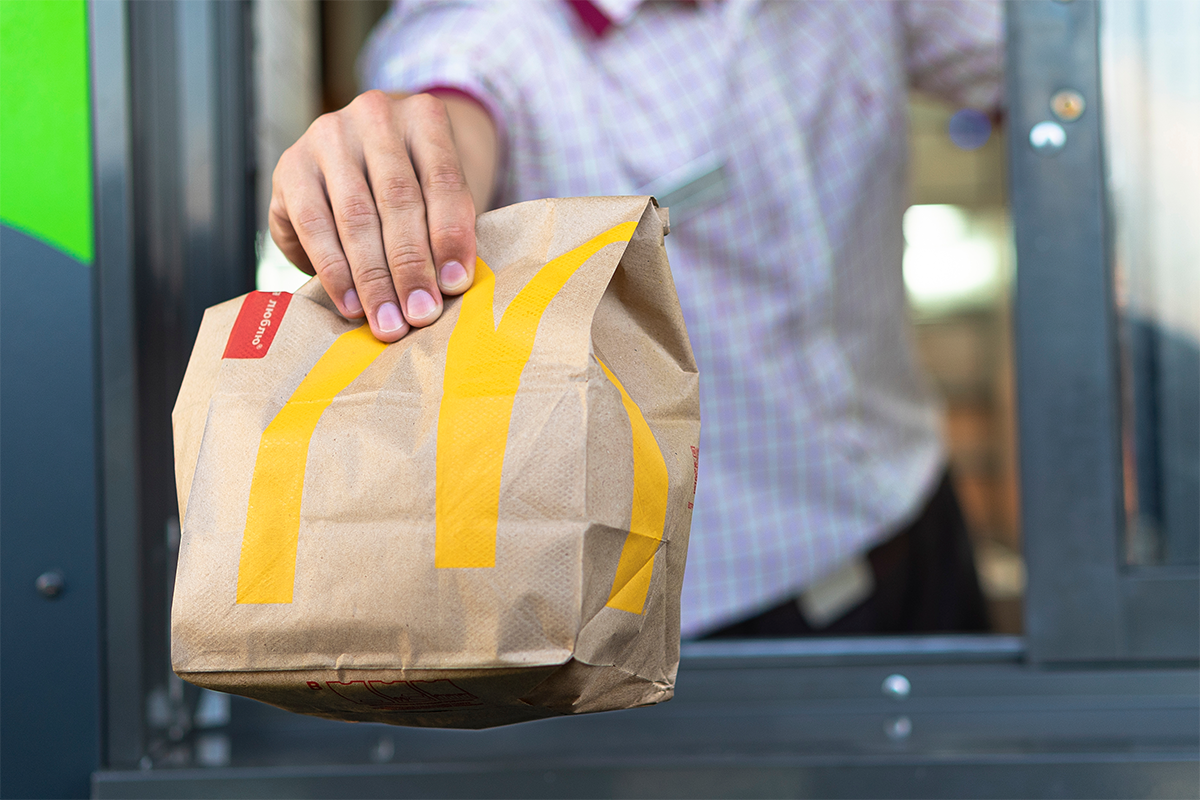 Muž vzal svoju kravu na návštevu McDonald's drive-thru