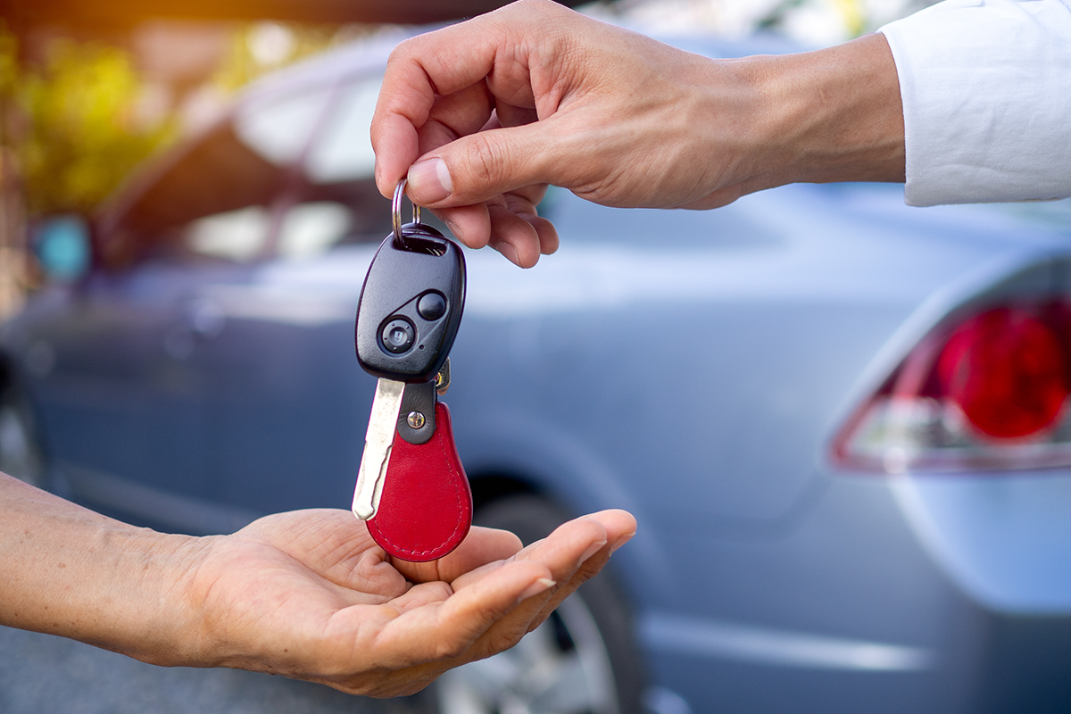 Na Bazoši niekto predáva staré Matovičovo auto. Bývalému majiteľovi v inzeráte poriadne naložil