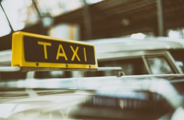 Ružového taxikára Tigra pozná celá Bratislava