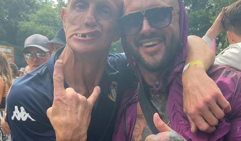 Na Glastonbury sa objavil raver známy z meme