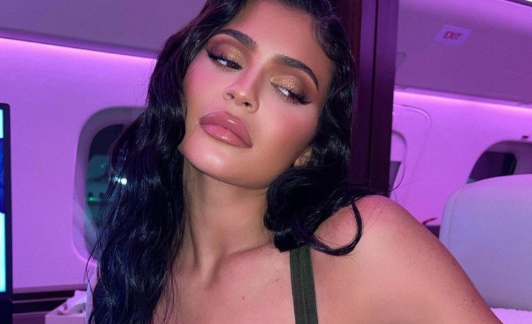 Kylie Jenner pobúrila internet 3-minútovou cestou privátnym lietadlom