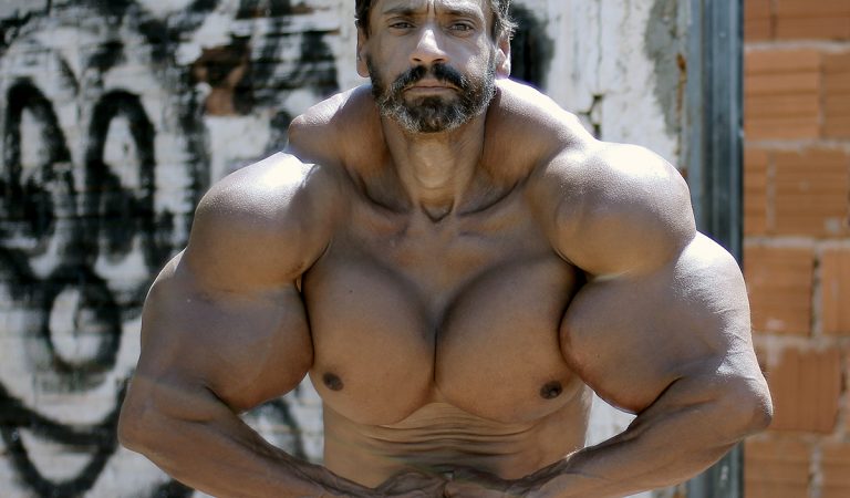 Chce vyzerať ako Hulk! Bodybuilder sa rozhodol skrátiť si cestu pomocou syntholu