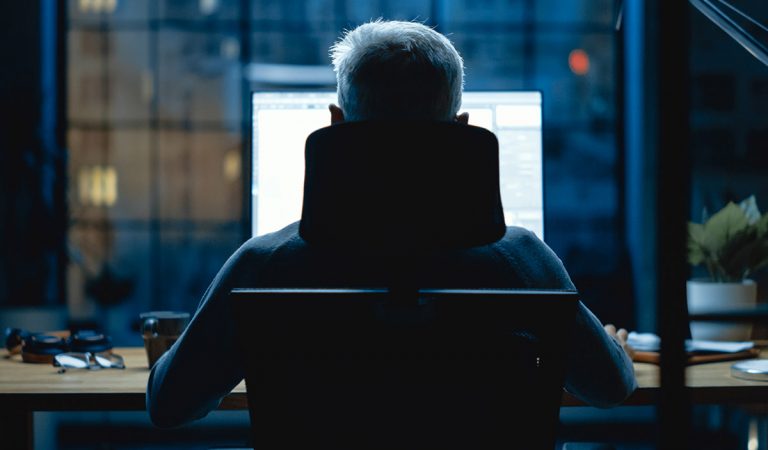 Muž vrazil životné úspory do kúpy virtuálneho pozemku
