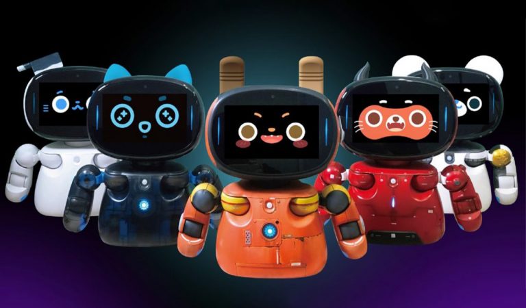 Roztomilý robot je tu pre všetkých tých, čo potrebujú povzbudiť počas práce z domu