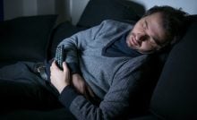 Spánok pred zapnutým televízorom môže spôsobiť smrť