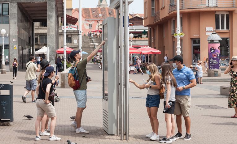 Slováci sa podelili o bizarné prípady, keď vo svete náhodne narazili na našich