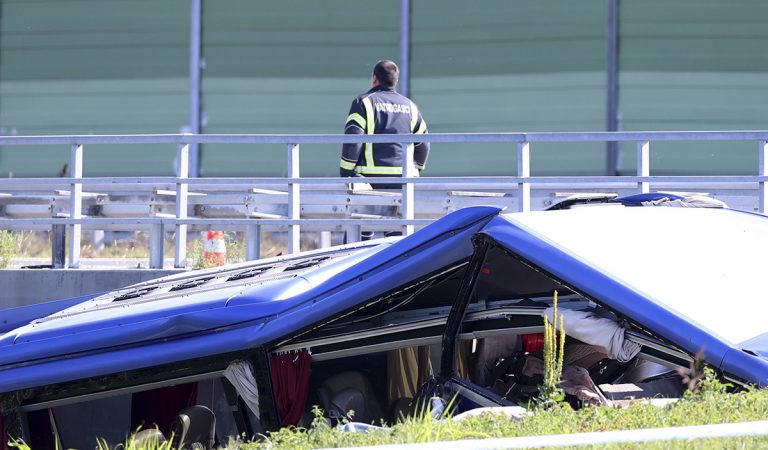 Počet obetí nehody poľského autobusu s pútnikmi v Chorvátsku stúpol na 12