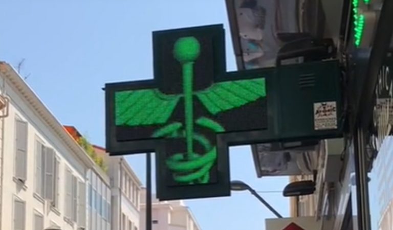 svetelné tabule, Francúzsko, lekáreň
