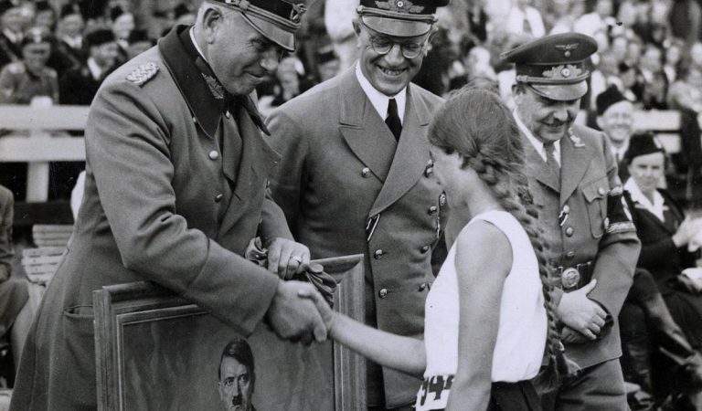 20 historických fotografií, ktoré ti ukážu, ako vyzeralo minulé storočie naprieč svetom