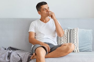 Chlpy v umývadle a prsty v nose. 15 zvykov, ktoré robia z muža totálneho humusáka