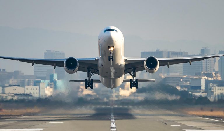 Počas letu zaspali obaja piloti