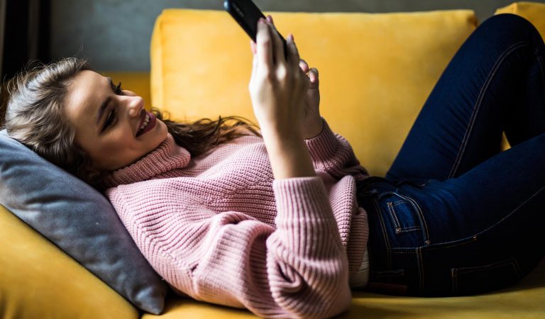 Až tretina tínedžerov dostáva sexuálne návrhy na sociálnych sieťach