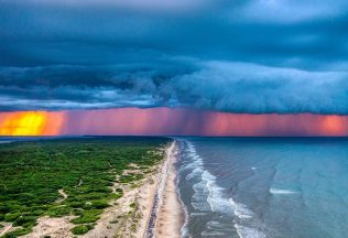 20 fotiek úchvatných atmosférických fenoménov, pri ktorých pocítiš bázeň z prírody