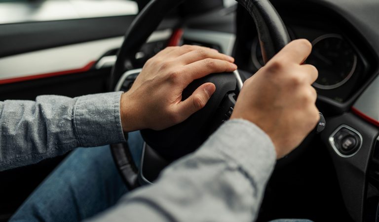 Austrálski vodiči môžu za trúbenie v aute dostať pokutu viac ako 1700 eur