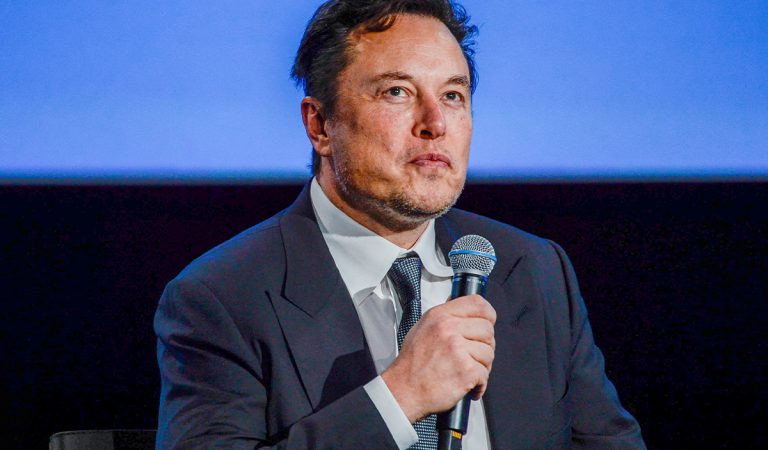 Elon Musk, Twitter, peniaze, parfum Burnt Hair