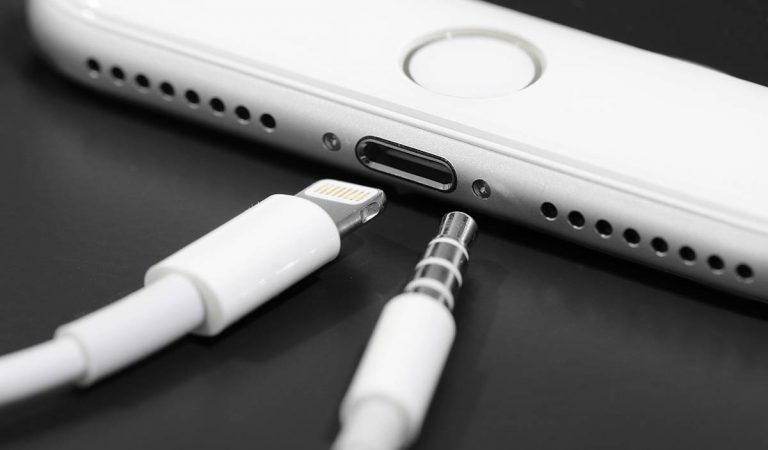 iPhone lightning kábel, nabíjanie, telefón, nová legislatíva, Európska únia, USB-C