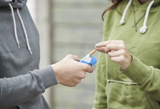 fajčenie mladistvých, cigarety, škodlivosť cigariet