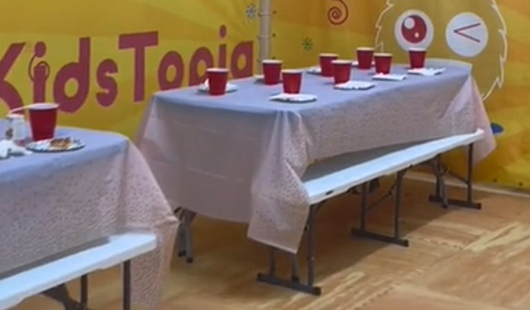 Mamička zavolala na dcérinu oslavu 27 detí. Ani jedno z nich sa neukázalo