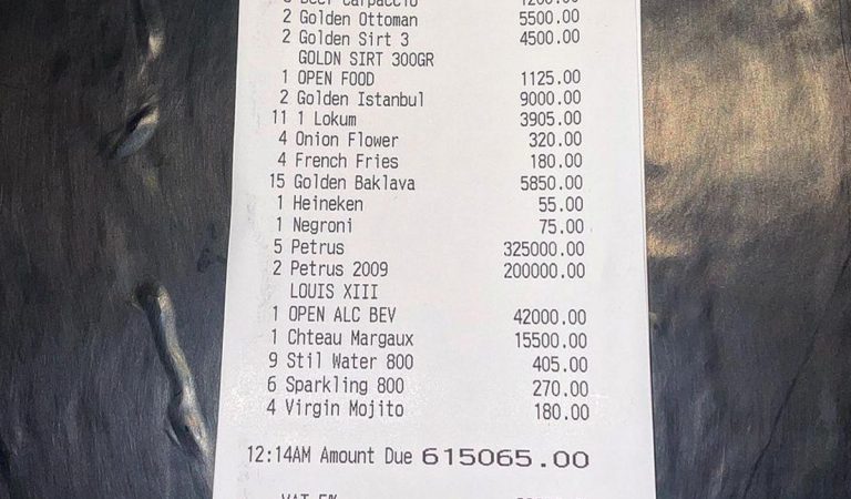 Večera za 161-tisíc? Kuchár Salt Bae sa síce chváli, internet ho vysmial a skritizoval