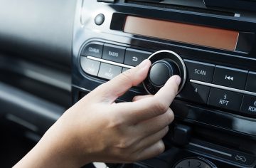 Cúvanie pri hudbe aj spanie v ponožkách. Týchto 20 vecí nemôžeš spraviť, hoc ti v nich nič nebráni