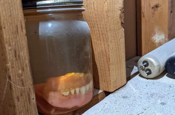 Ako z hororu. Takéto strašidelné veci našli ľudia v domoch po predchádzajúcich majiteľoch