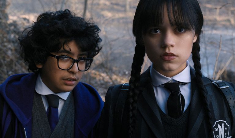 Všimol si si, že Wednesday nežmurká? Netflix vysvetlil, prečo to tak je