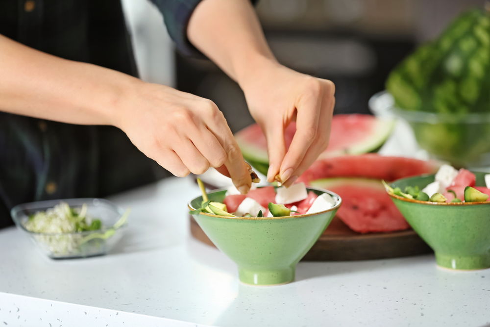 zvláštne kombinácie jedál, vodný melón, červený melón a feta syr, grécky syr