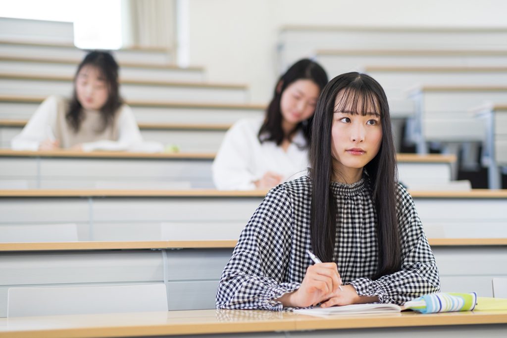 stredné Japonsko, pokusy o samovraždu, odkazy na toaletnom papieri, nárast samovrážd v Japonsku