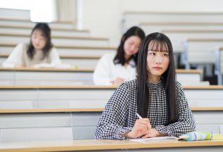 stredné Japonsko, pokusy o samovraždu, odkazy na toaletnom papieri, nárast samovrážd v Japonsku