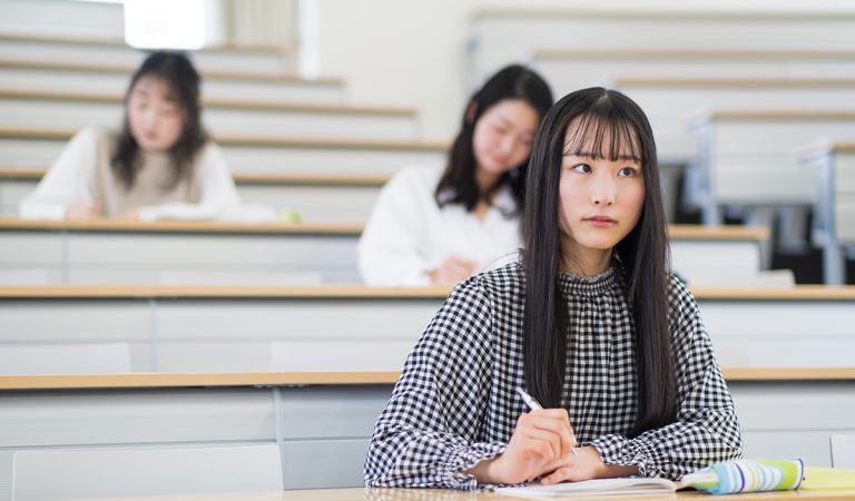 stredné Japonsko, pokusy o samovraždu, odkazy na toaletnom papieri, nárast samovrážd v Japonsku