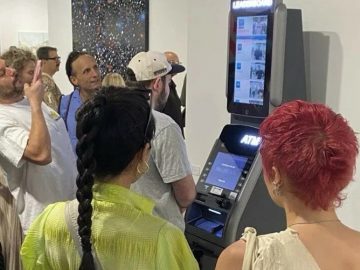 ATM Leaderboard, Art Basel Miami Beach 2022, umelecký exponát, bankomat