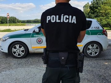 Hľadaný mladík sa vysmieval policajtom, že ho nechytia. Zatkli ho a sedí v base