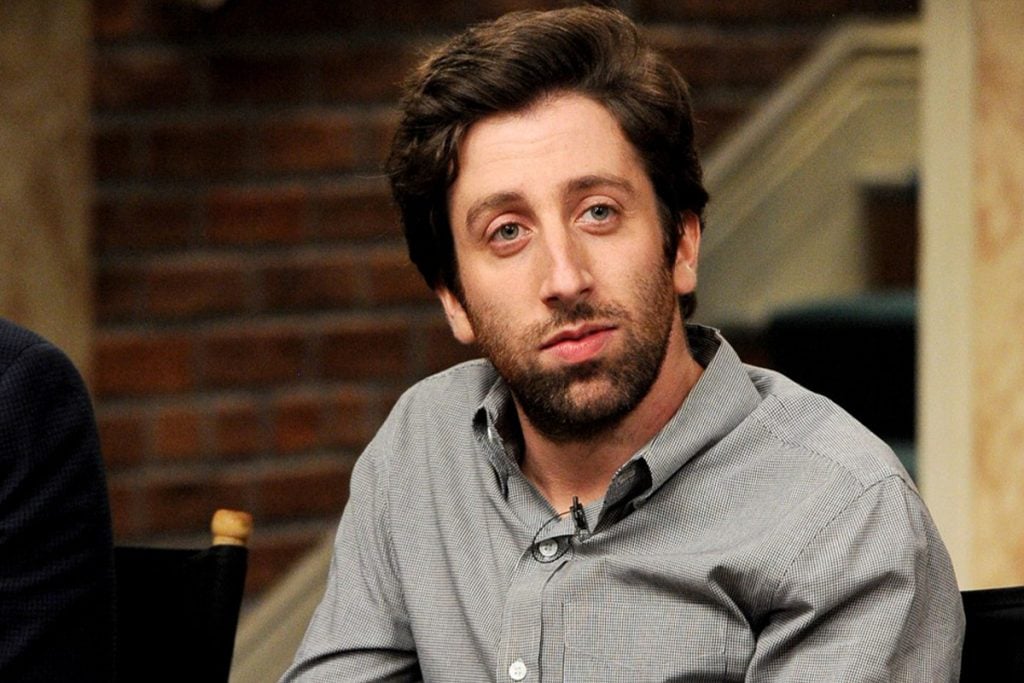 nízki muži šoubiznisu, celebrity, známe osobnosti, Hollywood, celebrity pod 175 centimetrov, Simon Helberg