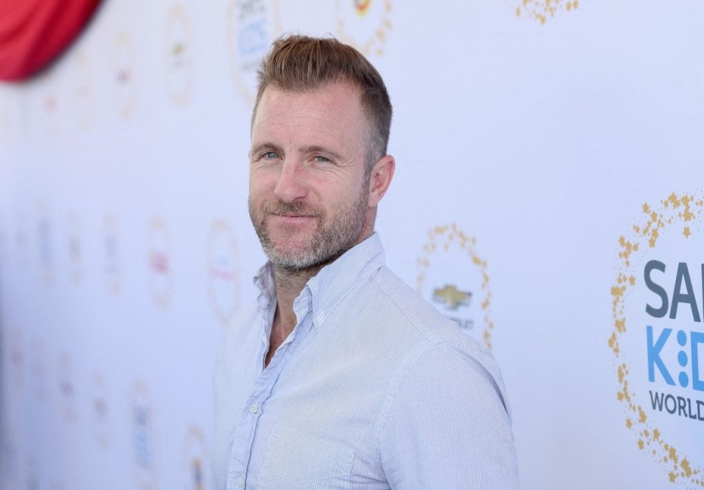 nízki muži šoubiznisu, celebrity, známe osobnosti, Hollywood, celebrity pod 175 centimetrov, Scott Caan