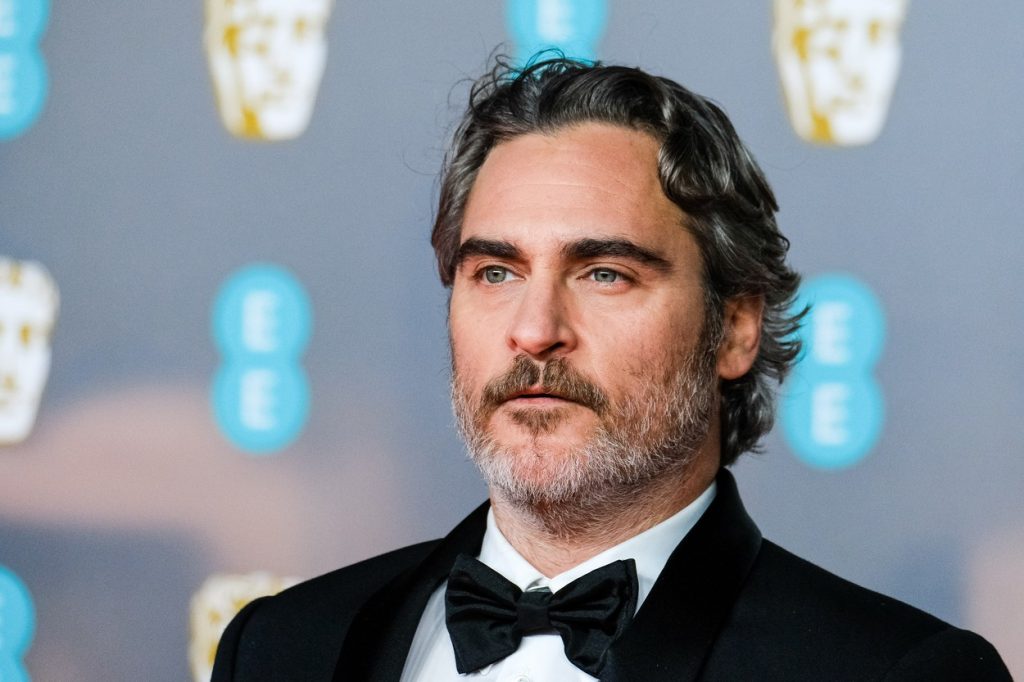 nízki muži šoubiznisu, celebrity, známe osobnosti, Hollywood, celebrity pod 175 centimetrov, Joaquin Phoenix