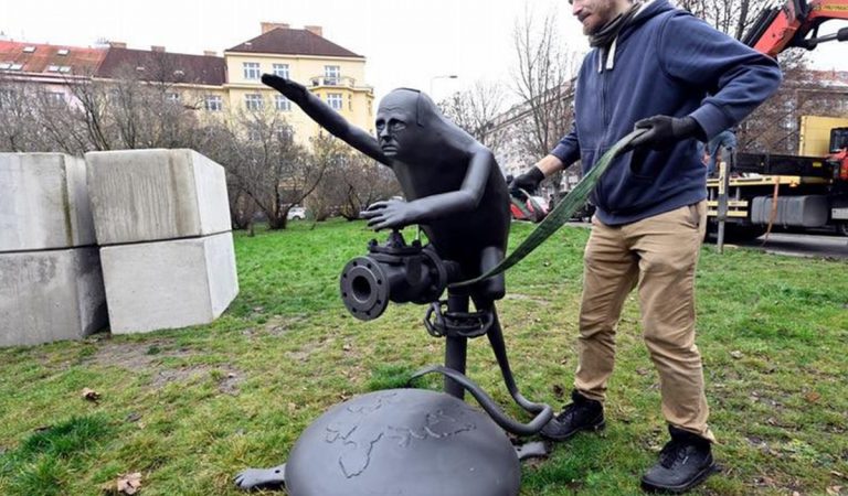 putin socha praha