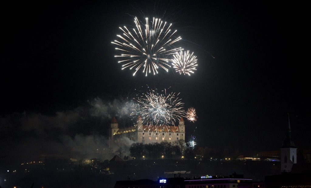 Silvester, ohňostroj, petarda, pyrotechnika, Bratislava, hlavné mesto, Slovensko