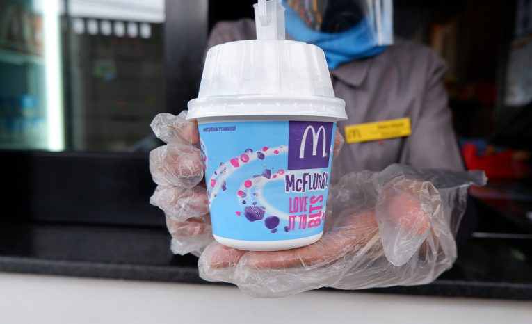 Prečo je lyžička k McFlurry dutá?