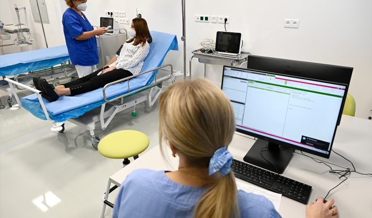Slovenské ambulancie zavádzajú pri vyšetrení šialené poplatky na kompenzáciu prevádzkových nákladov