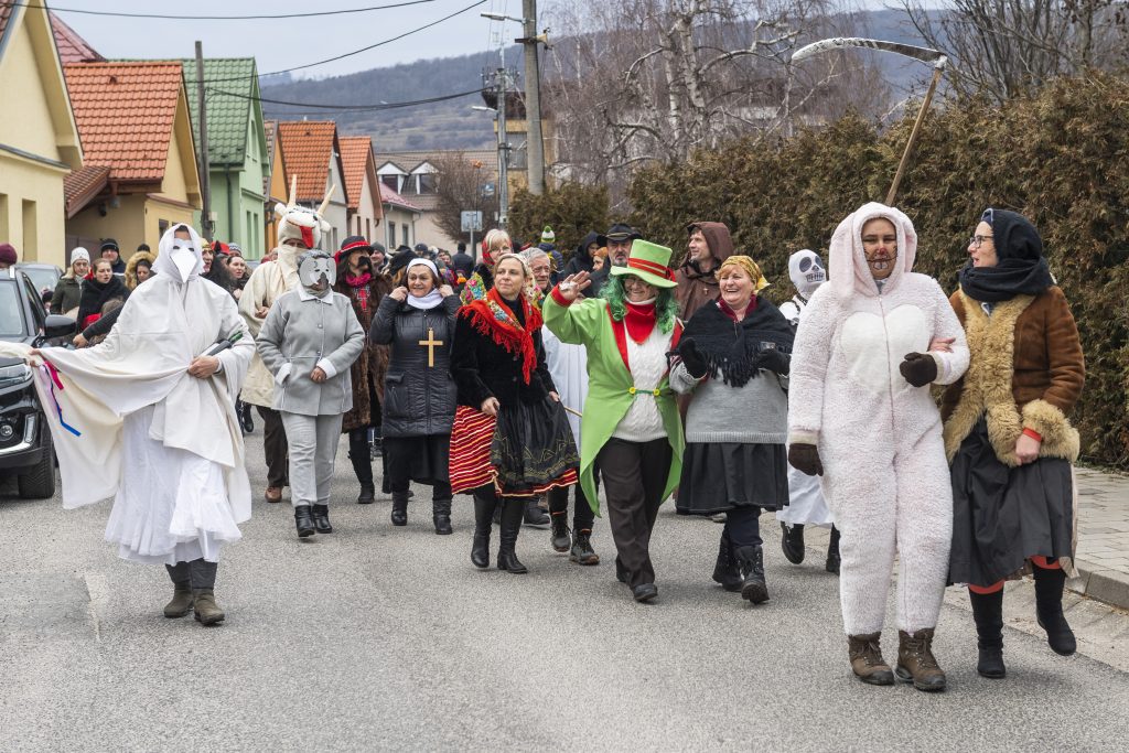 fašiangy, Slovensko, zvyky, tradície, dedina, obec, kultúra