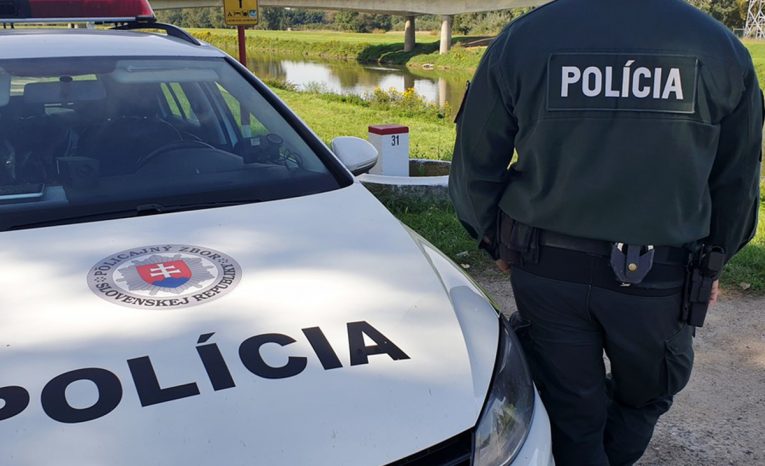 polícia, Orava, zlodej, lopata