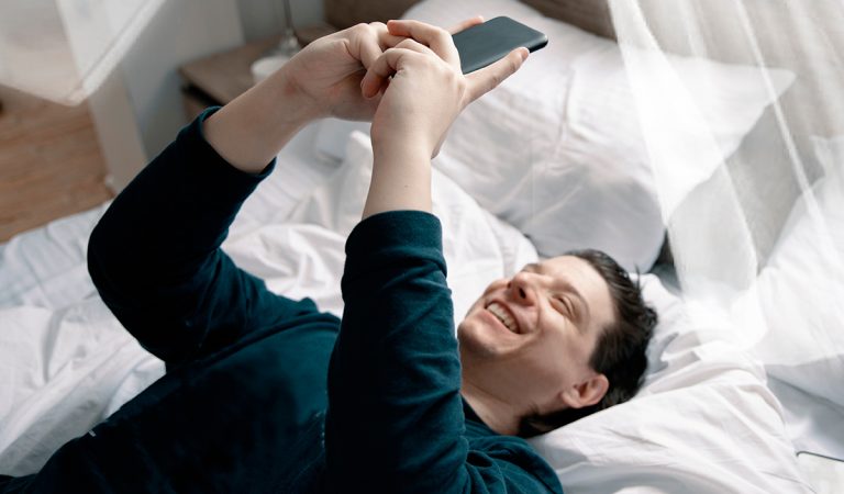 Francúzsko, pas, stránky s obsahom pred dospelých, opatrenia, mladiství na internete