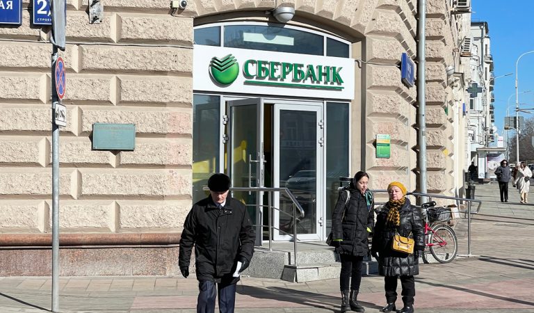 Rusko, banka, podpaľač, Sberbank, Molotovov koktail, krádež